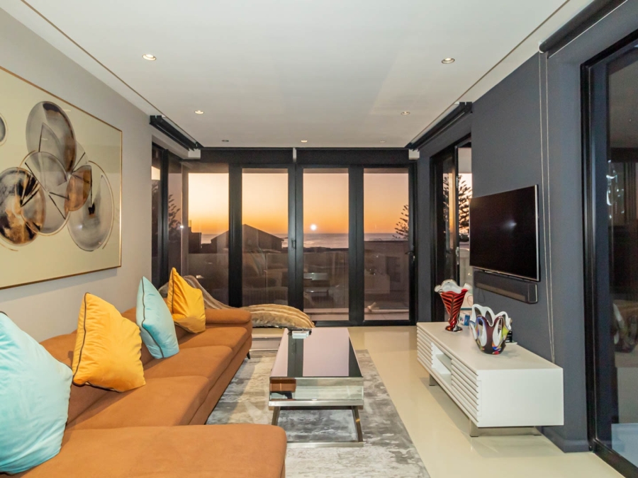 5 Bedroom Property for Sale in Bloubergstrand Western Cape